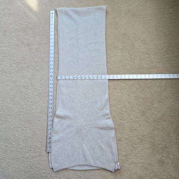 Banana Republic Grey Cashmere Scarf with flared ends - Picture 9 of 9